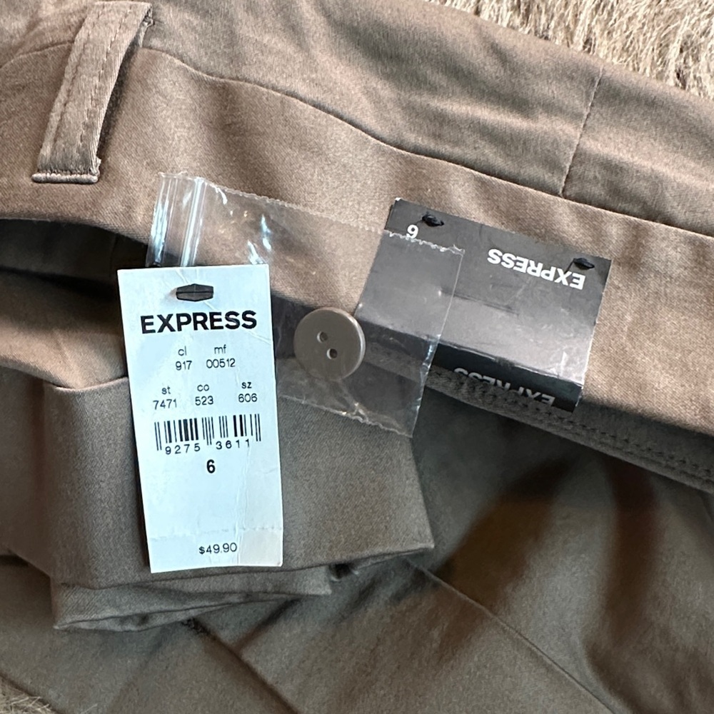 Express Women's Tan Shorts - Picture 10 of 10